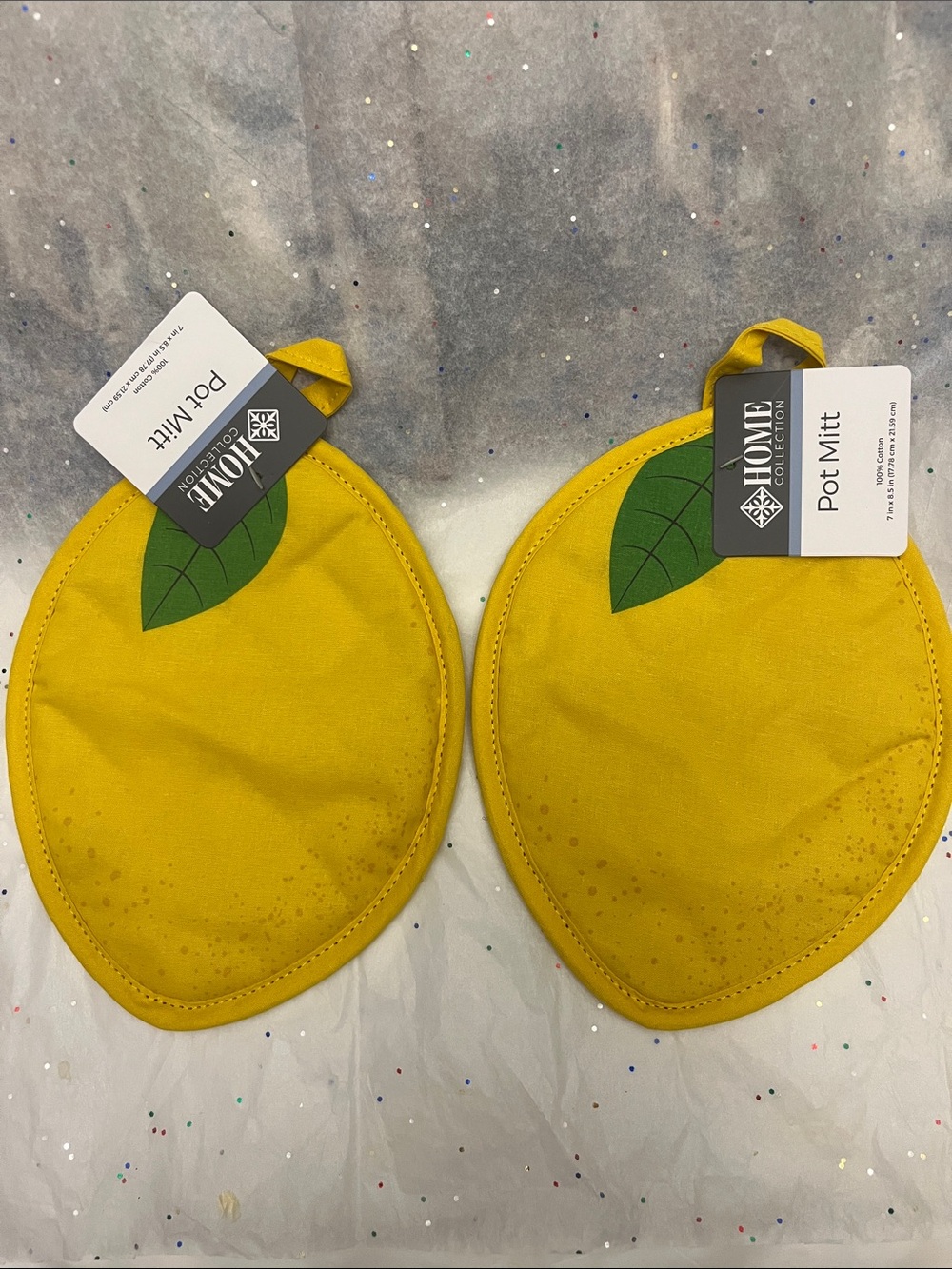 Home Collection Yellow Lemon Pot Mitts with Green Leaf (Set of 2)